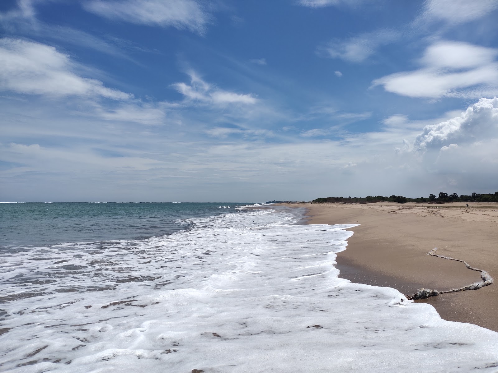 Fotografie cu Kayalpatnam Beach - locul popular printre cunoscătorii de relaxare