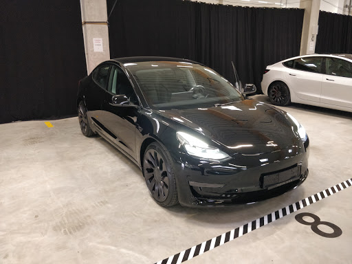 Tesla Delivery Hub Düsseldorf