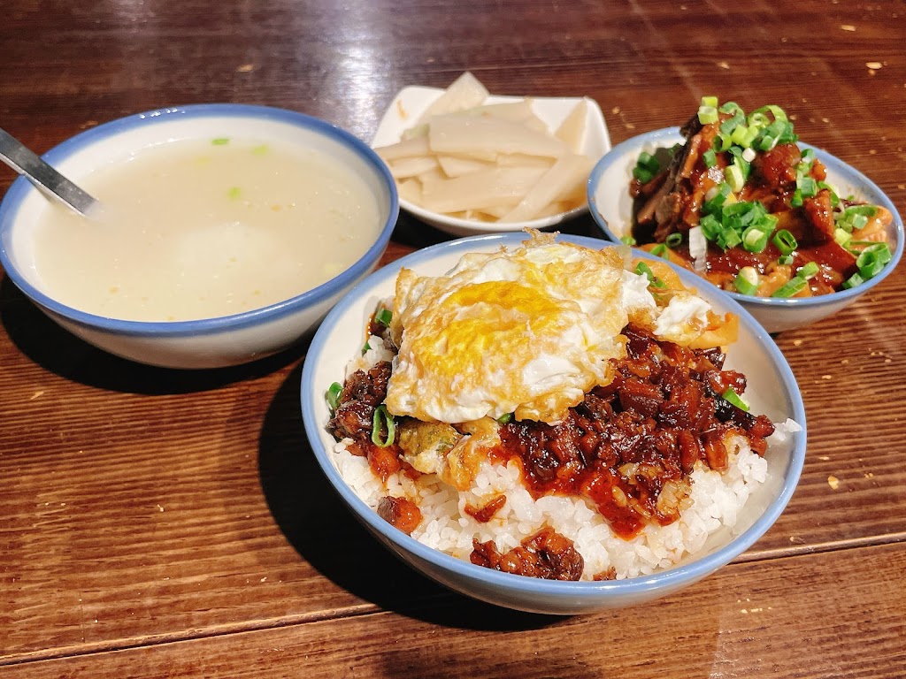 歐買尬豬霸王豬腳飯專賣店 錦州店 的照片