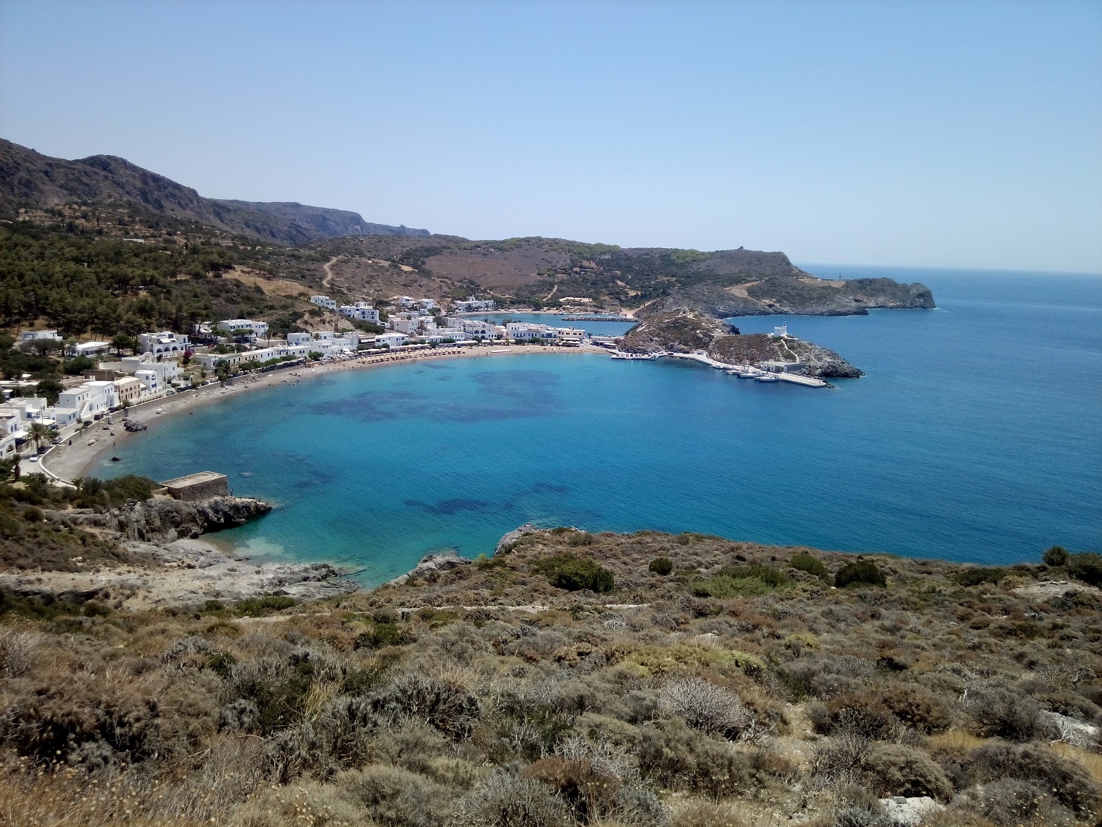 Φωτογραφία του Sparagarío με γκρι άμμος και βότσαλα επιφάνεια