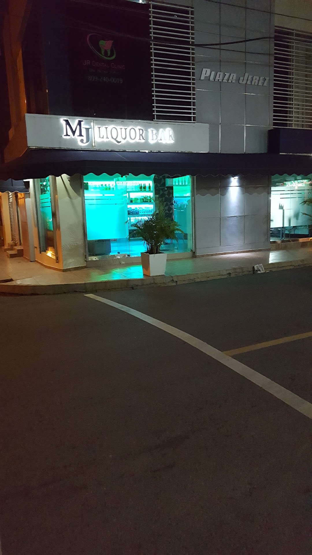 MJ LIQUOR BAR