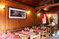 Atmosphère du Restaurant français La Crémerie des Aiguilles à Chamonix-Mont-Blanc - n°17