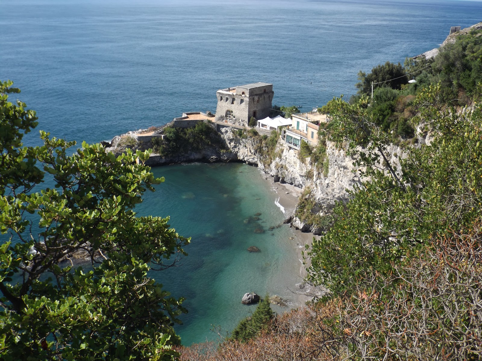 Foto van Spiaggia del Cauco met grijze fijne kiezelsteen oppervlakte