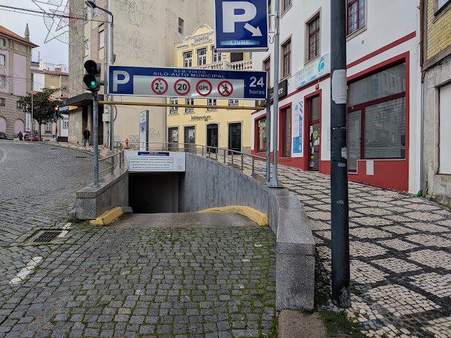 Avaliações doSilo Auto Praça do Município em Covilhã - Estacionamento