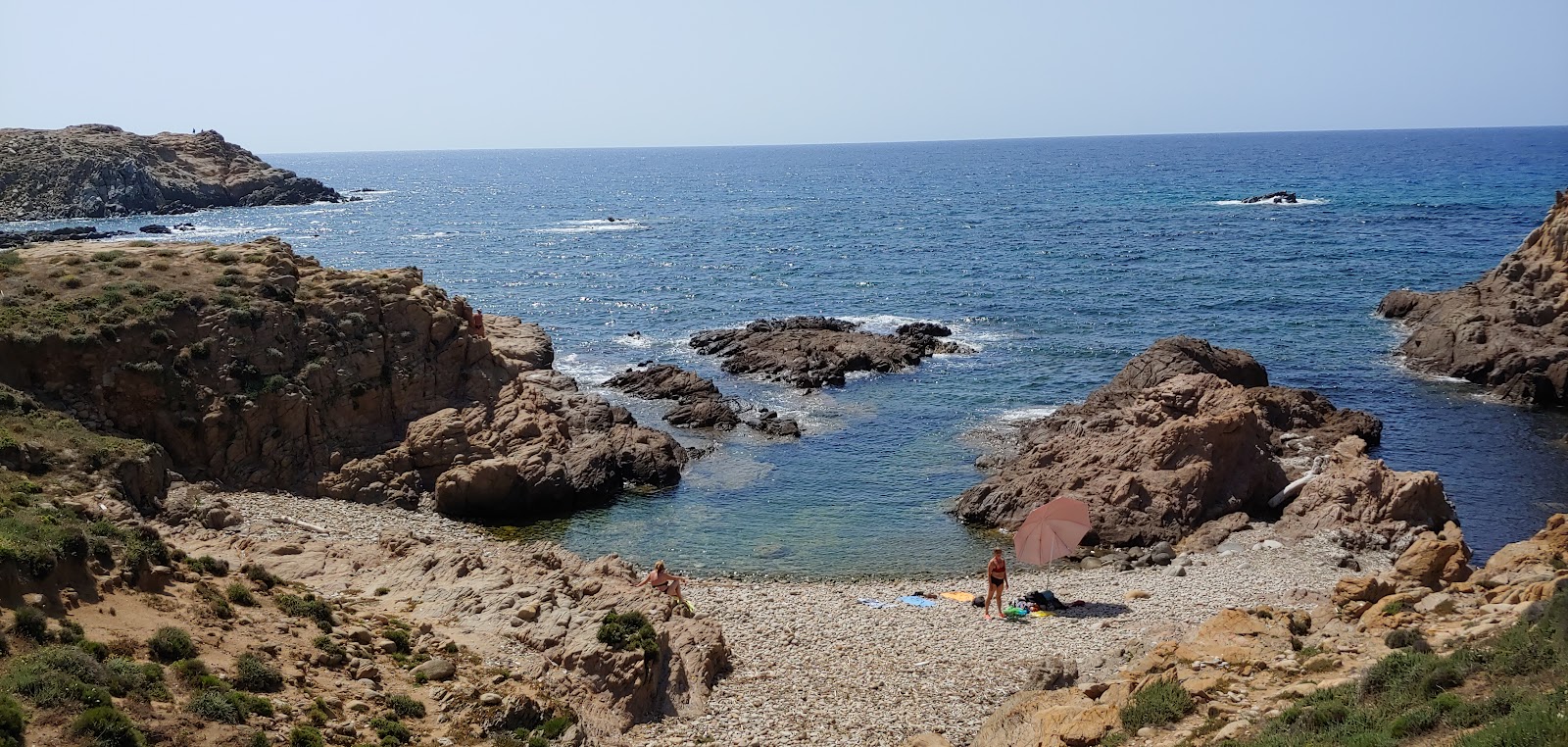 Foto von Capo Pecora Beach mit felsiges gelände Oberfläche