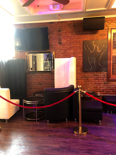 Restaurant «RHINO LOUNGE», reviews and photos, 11 Cooper St, Waltham, MA 02453, USA