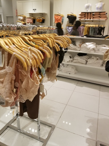 Clothing Store «F21 XXI», reviews and photos, 8040 Mall Walk, Yonkers, NY 10704, USA