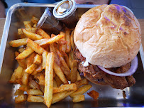 Sandwich au poulet du Restaurant de hamburgers CRISPY SOUL Paris 11 - n°13