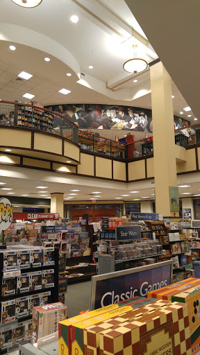 Book Store «Barnes & Noble», reviews and photos, 47 E Chicago Ave, Naperville, IL 60540, USA