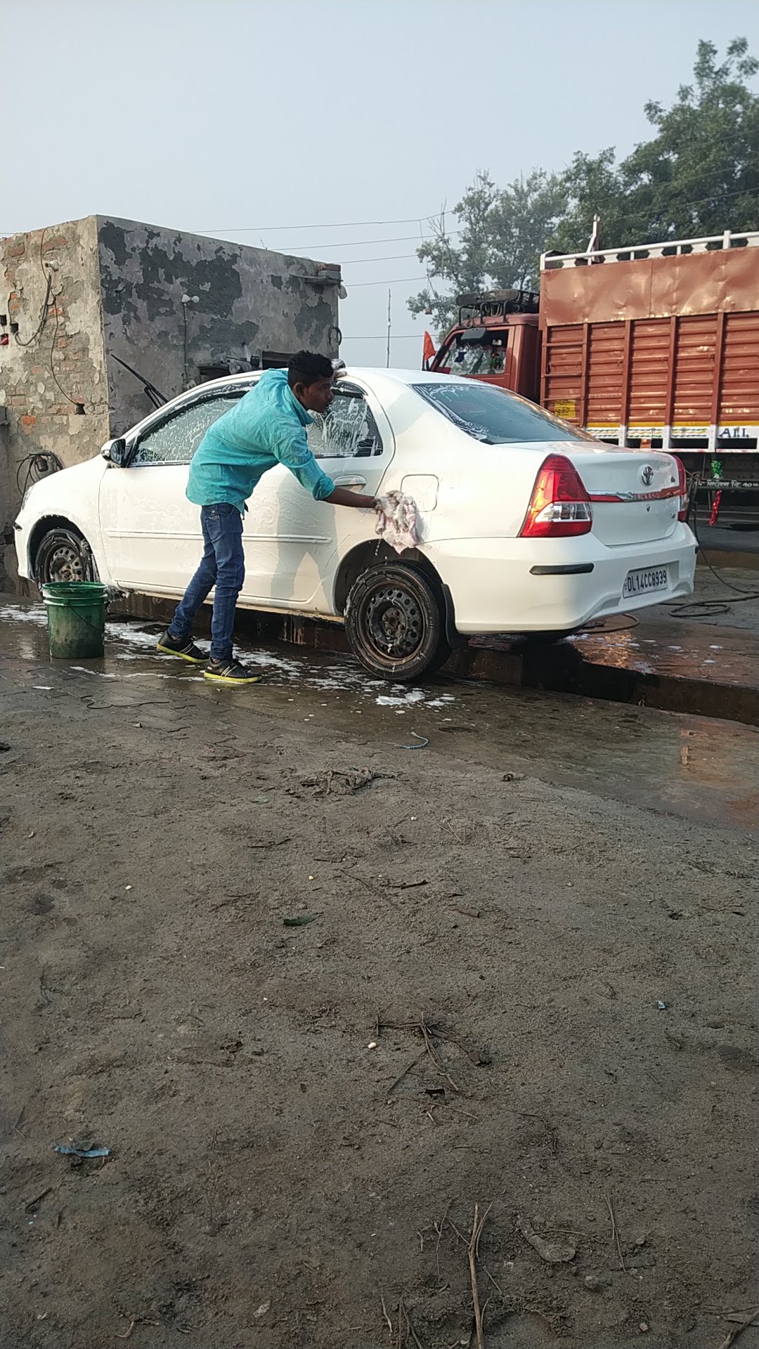 बिट्टू सर्विस स्टेशन