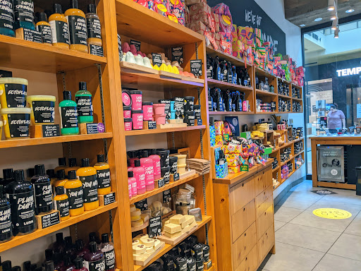 Cosmetics Store «Lush Cosmetics», reviews and photos, 101 Jordan Creek Pkwy #11273, West Des Moines, IA 50266, USA