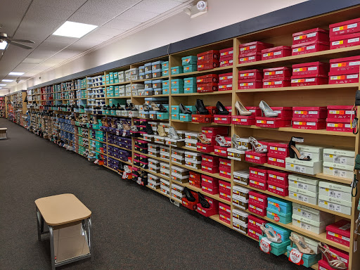 Shoe Store «Shoe Dept.», reviews and photos, 1405 A Ave W #2, Oskaloosa, IA 52577, USA