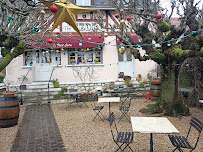 Atmosphère du Restaurant Le Petit Cèdre à Vulaines-sur-Seine - n°4