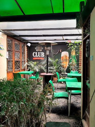 CAFE BAR CARAOKE " LA CASA RONKA" - Quito