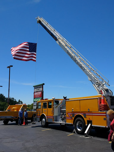 Grocery Store «Grocery Outlet Bargain Market», reviews and photos, 16261 US-101 #17, Brookings, OR 97415, USA