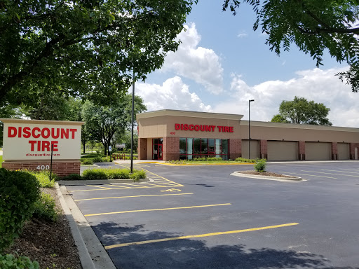 Tire Shop «Discount Tire Store - Schaumburg, IL», reviews and photos, 400 W Higgins Rd, Schaumburg, IL 60195, USA
