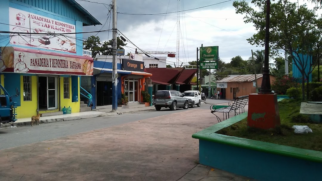 Orange Frente AL Parque de Cabral