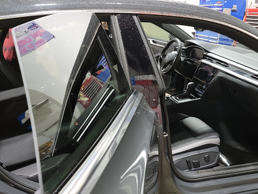 Car Wash «Logan Square Hand Car Wash & Detailing», reviews and photos, 2436 N Milwaukee Ave, Chicago, IL 60647, USA