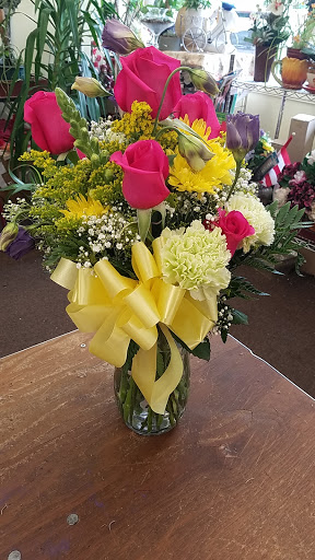 Florist «Crystals Flower and Gift Shop», reviews and photos, 4313 Nannie Helen Burroughs Ave NE, Washington, DC 20019, USA