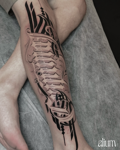 Explore eyelid tattoo ideas, creative tattoo ideas in Culver City, available at Alium Tattoo Studio