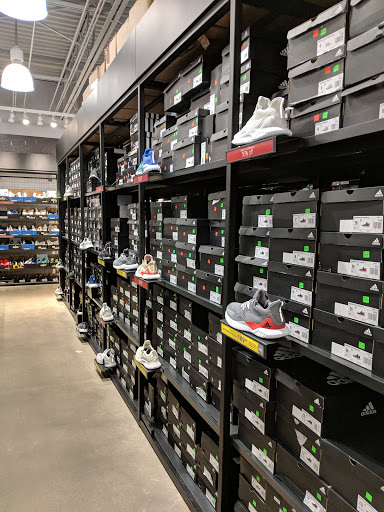 Sportswear Store «Columbia Sportswear Outlet at The Outlet Shoppes at Gettysburg», reviews and photos, 1863 Gettysburg Village Dr, Gettysburg, PA 17325, USA