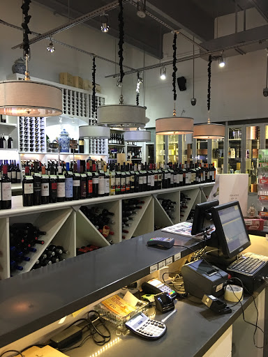 Liquor Store «Doral Wine & Spirits», reviews and photos, 10411 NW 41st St, Doral, FL 33178, USA