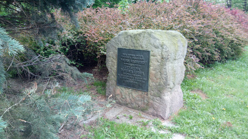 Kamień upamiętniający zamach na hitlerowskie kasyno (19.05.1942)