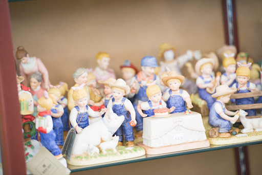 Thrift Store «Community Thrift Store», reviews and photos, 15501 Old McGregor Blvd #2, Fort Myers, FL 33908, USA