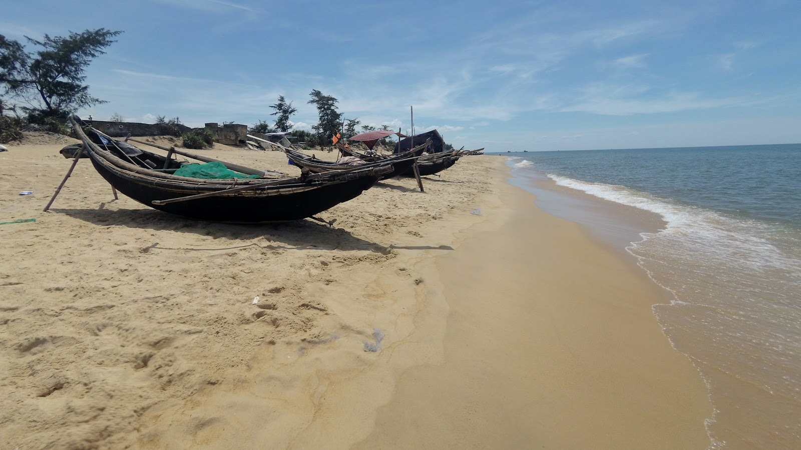 Foto di Thuan An Beach - luogo popolare tra gli intenditori del relax
