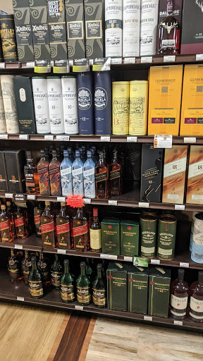 Liquor Store «Oakdale Liquors», reviews and photos, 1900 Main St, Tewksbury, MA 01876, USA