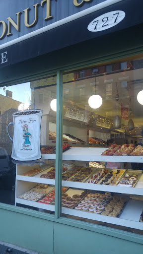Donut Shop «Peter Pan Donut & Pastry Shop», reviews and photos, 727 Manhattan Ave, Brooklyn, NY 11222, USA