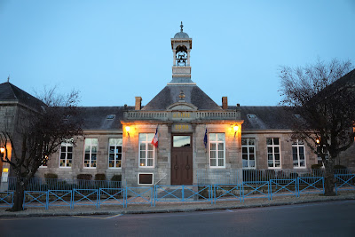 Mairie à Fromelennes