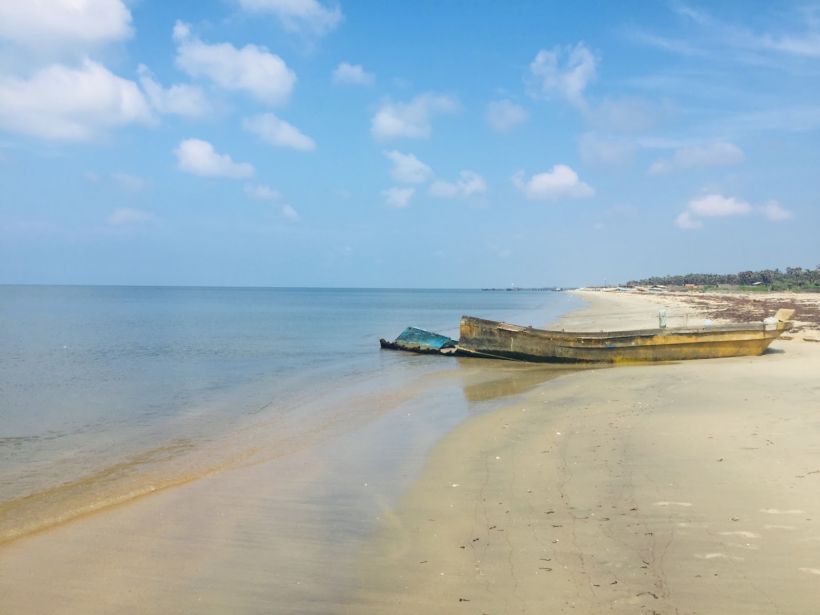 Fotografie cu Keeri Beach cu o suprafață de nisip strălucitor