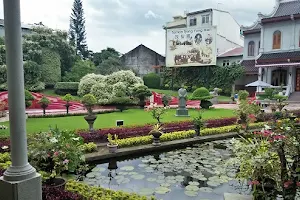 Taman Kebun Bunga image