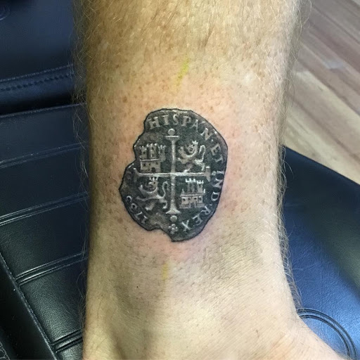 Tattoo Shop «Crossbones Tattoo & Piercings», reviews and photos, 19051 San Carlos Blvd #10, Fort Myers Beach, FL 33931, USA