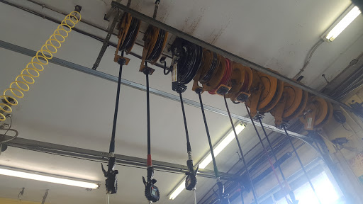 Auto Repair Shop «Quality Lubrication Oil Change and Auto Center», reviews and photos, 3450 E Walton Blvd, Auburn Hills, MI 48326, USA