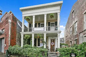 Fleur De Lis Mansion Bed and Breakfast image