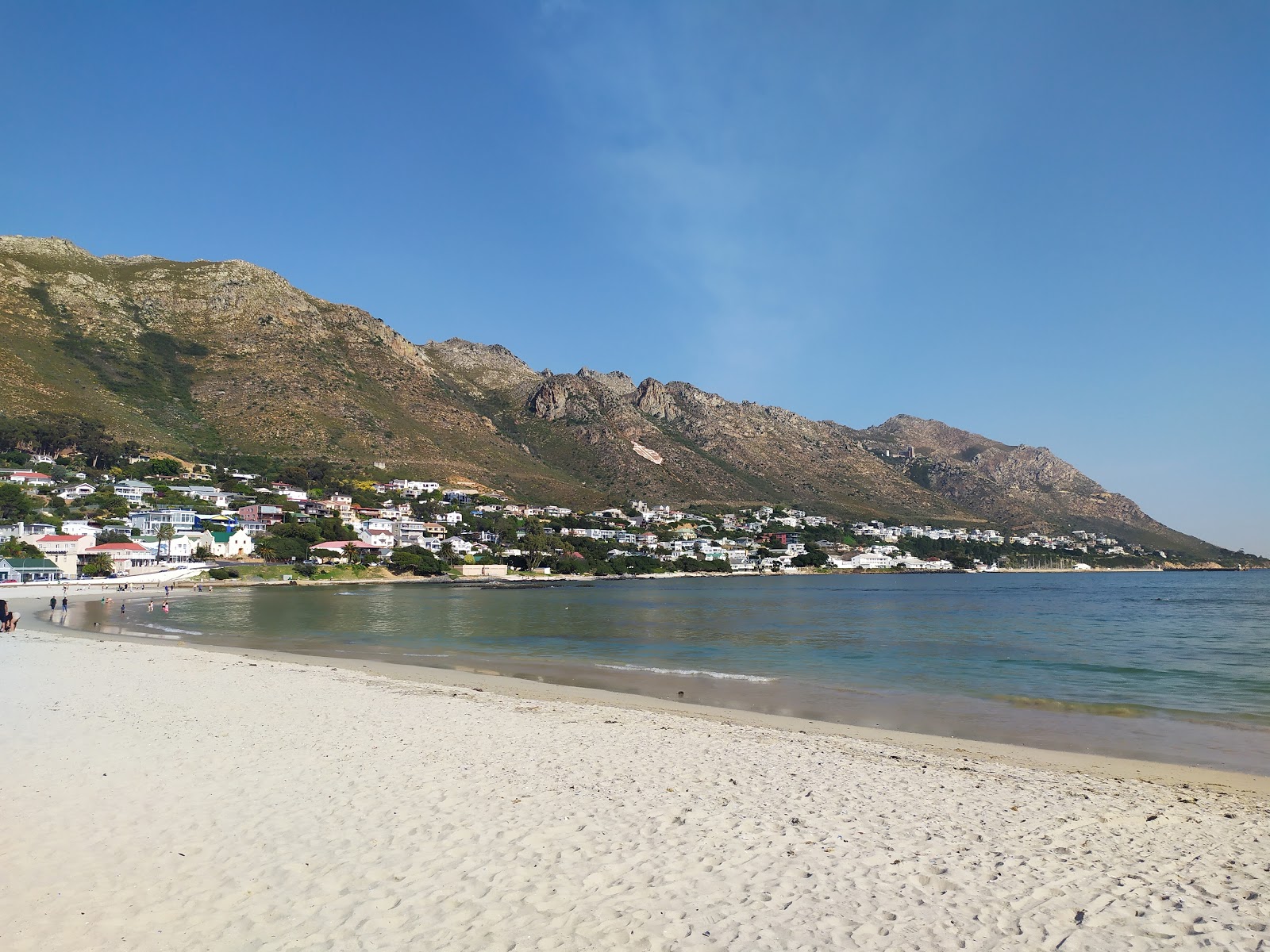Zdjęcie Gordon's Bay beach poparte klifami