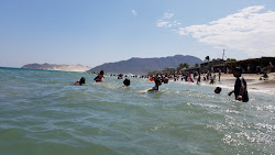Cangrejo beach'in fotoğrafı uçurumlarla desteklenmiş