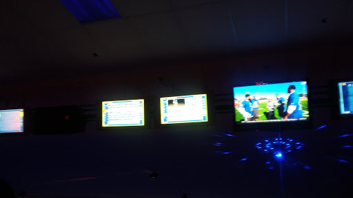 Bowling Alley «Executive Strike & Spare Family Fun Center», reviews and photos, 911 Phillips Ln, Louisville, KY 40209, USA