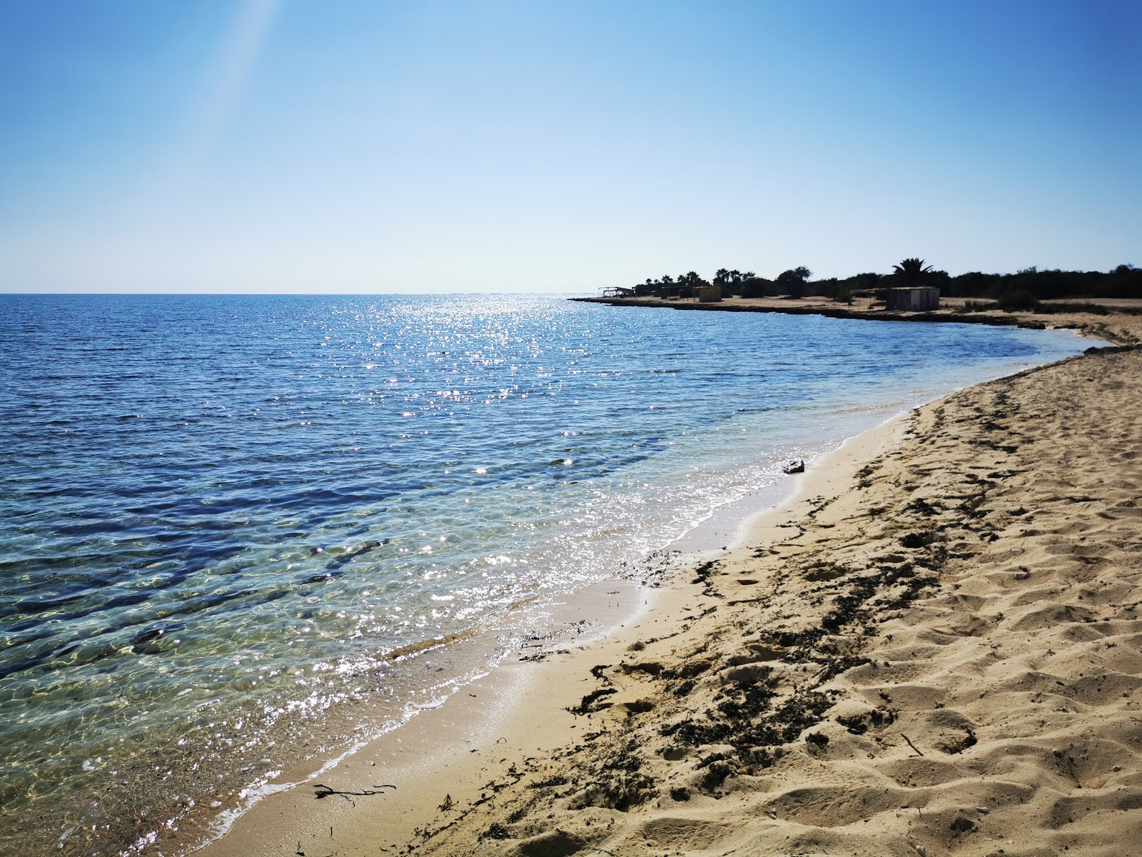 Zdjęcie Liopetri beach z powierzchnią niebieska czysta woda