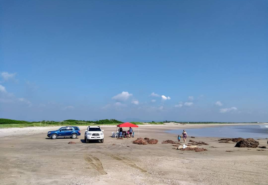 Zdjęcie Las Tinajas beach z powierzchnią jasny, drobny piasek