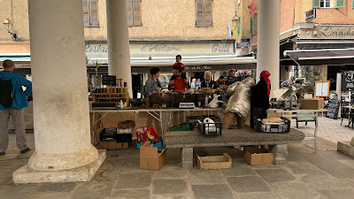 Place Pascal Paoli - Piazza Pasquale Paoli à L'Île-Rousse