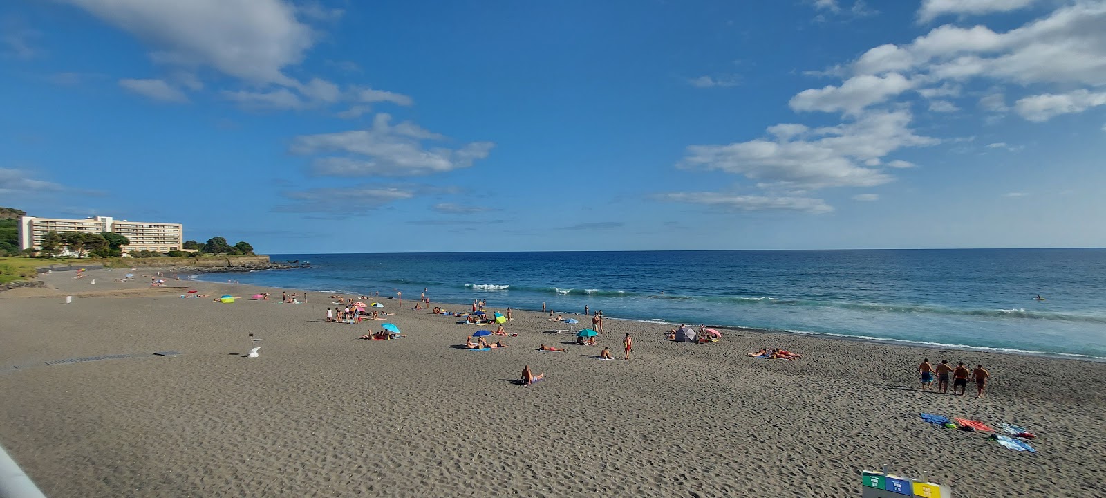 Φωτογραφία του Praia de Agua D'Alto με καθαρό νερό επιφάνεια