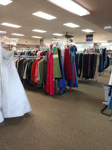 Thrift Store «Hilltoppers Inc Thrift Store», reviews and photos, 154 E 1st St, Crossville, TN 38555, USA