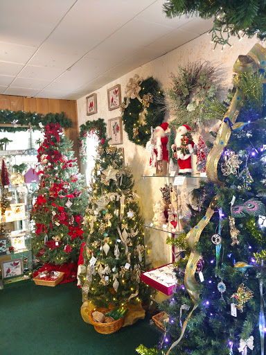 Beach Basket Gift, Clothing & Christmas Shop, 4102 Harborview Dr, Gig Harbor, WA 98332, USA, 