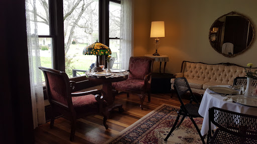 Lodge «The Farmhouse Inn», reviews and photos, 108 W Swan St, Centerville, TN 37033, USA