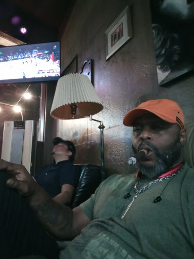 Tobacco Shop «Stogies Cigar Lounge», reviews and photos, 230 W Pine St, Lodi, CA 95240, USA