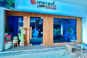 哇！Tiki Bar 現代居酒屋《前金區特色酒吧》三多商圈人氣串燒餐酒館｜生日餐廳推薦｜熱門酒吧｜串燒宵夜｜主題餐酒館｜調酒居酒屋｜中央公園站串燒酒吧 image