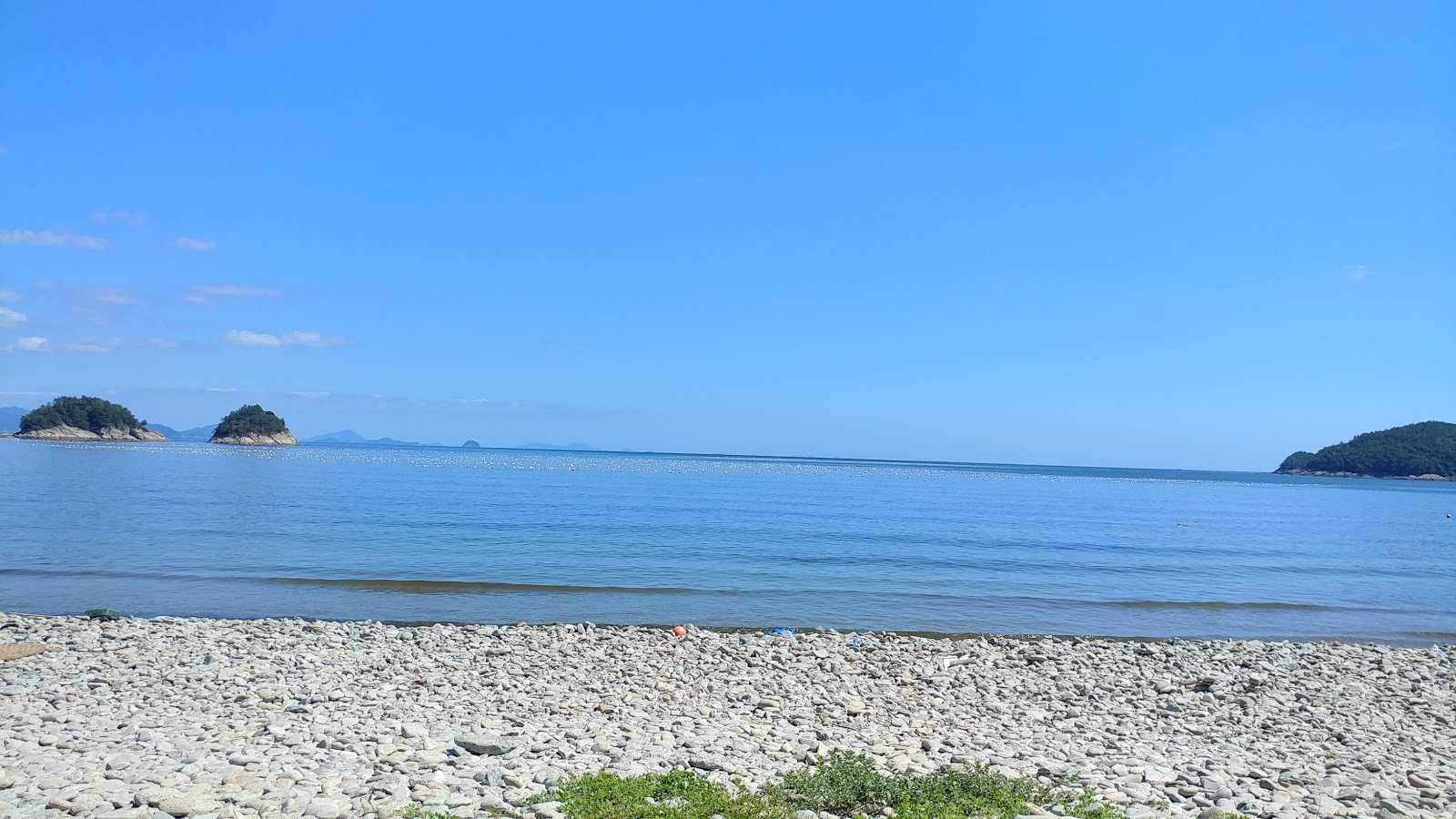 Foto von Musulmok Beach mit türkisfarbenes wasser Oberfläche